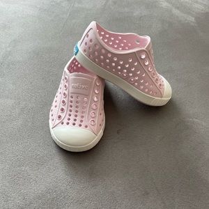 Native shoes size C4